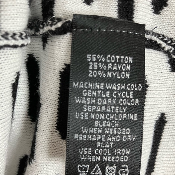 August Silk Black and White Patterned Sweater Coat - Picture 4 of 4